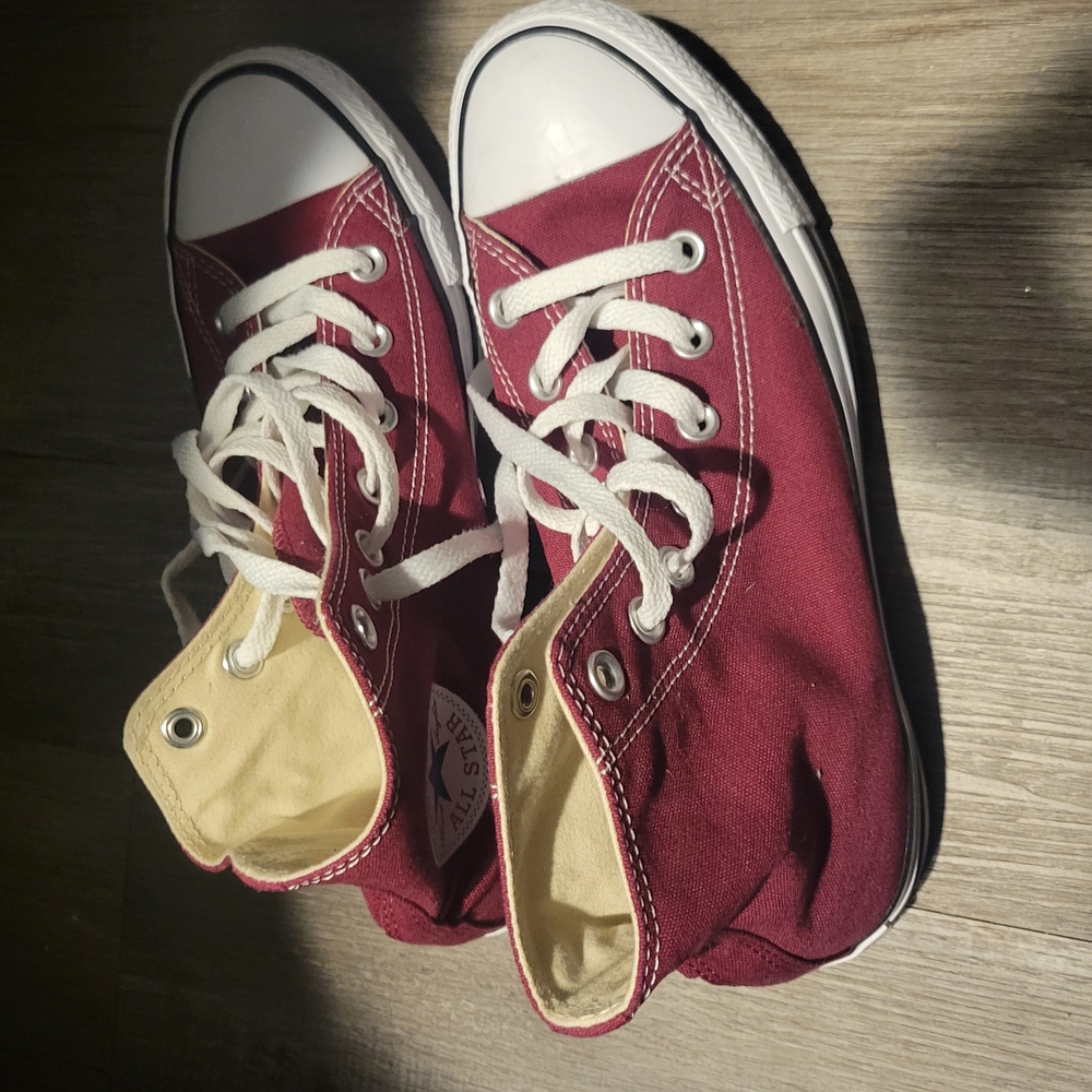 Womans High-Top Canvas Sneakers - Burgundy